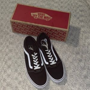 Black/white vans